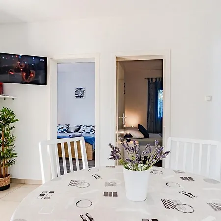 3 Bedroom Lovely In بيت للعطل فيلا لوكا